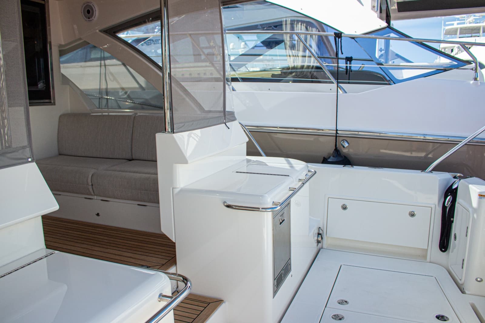 2025 Riviera 46 Sports Motor Yacht - Photo 25