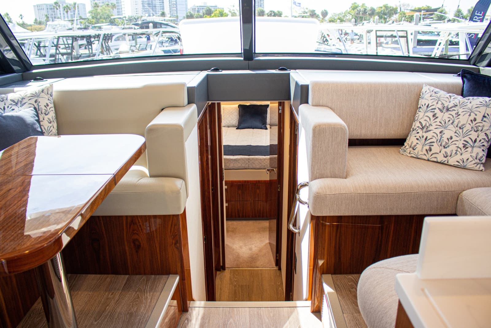 2025 Riviera 46 Sports Motor Yacht - Photo 32