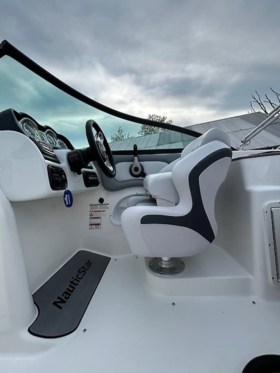 2021 NauticStar 240 - Photo 12
