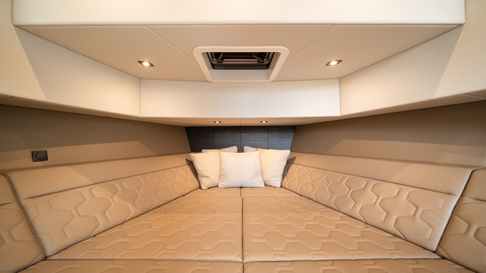 2023 Vanquish Yachts VQ45 - Photo 34