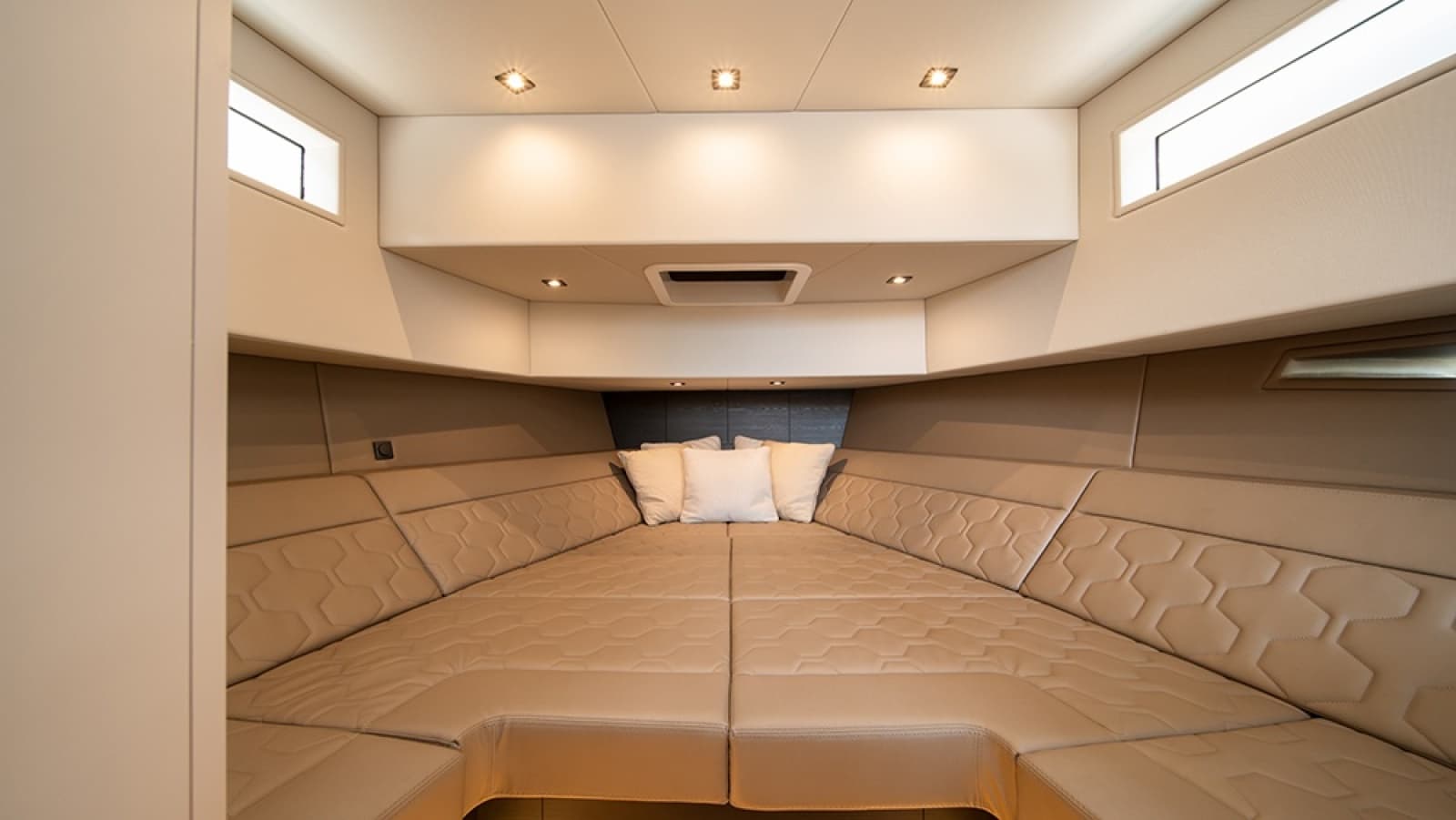 2023 Vanquish Yachts VQ45 - Photo 36