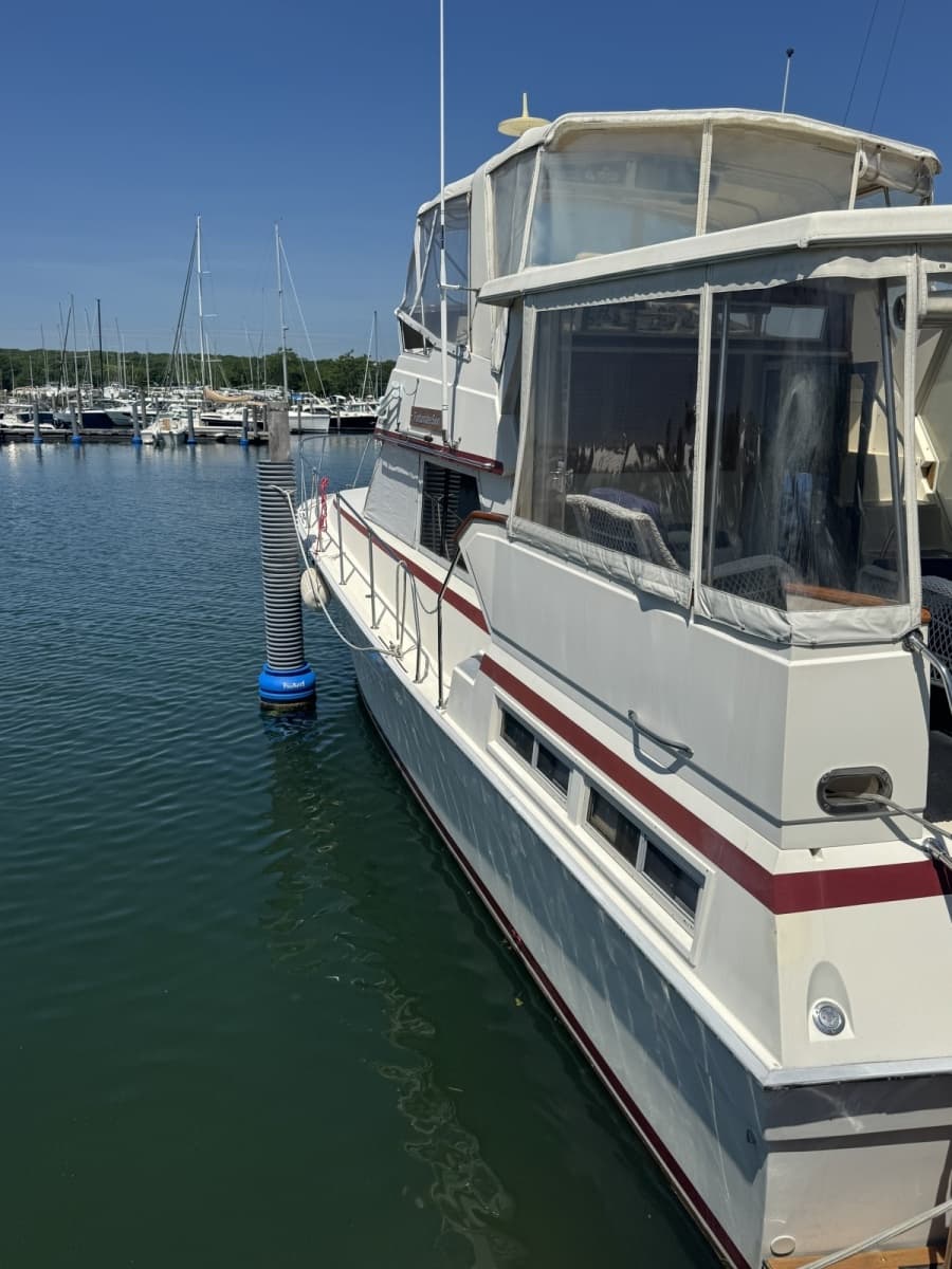 1984 Viking Aft Cabin Motor yacht - Photo 4
