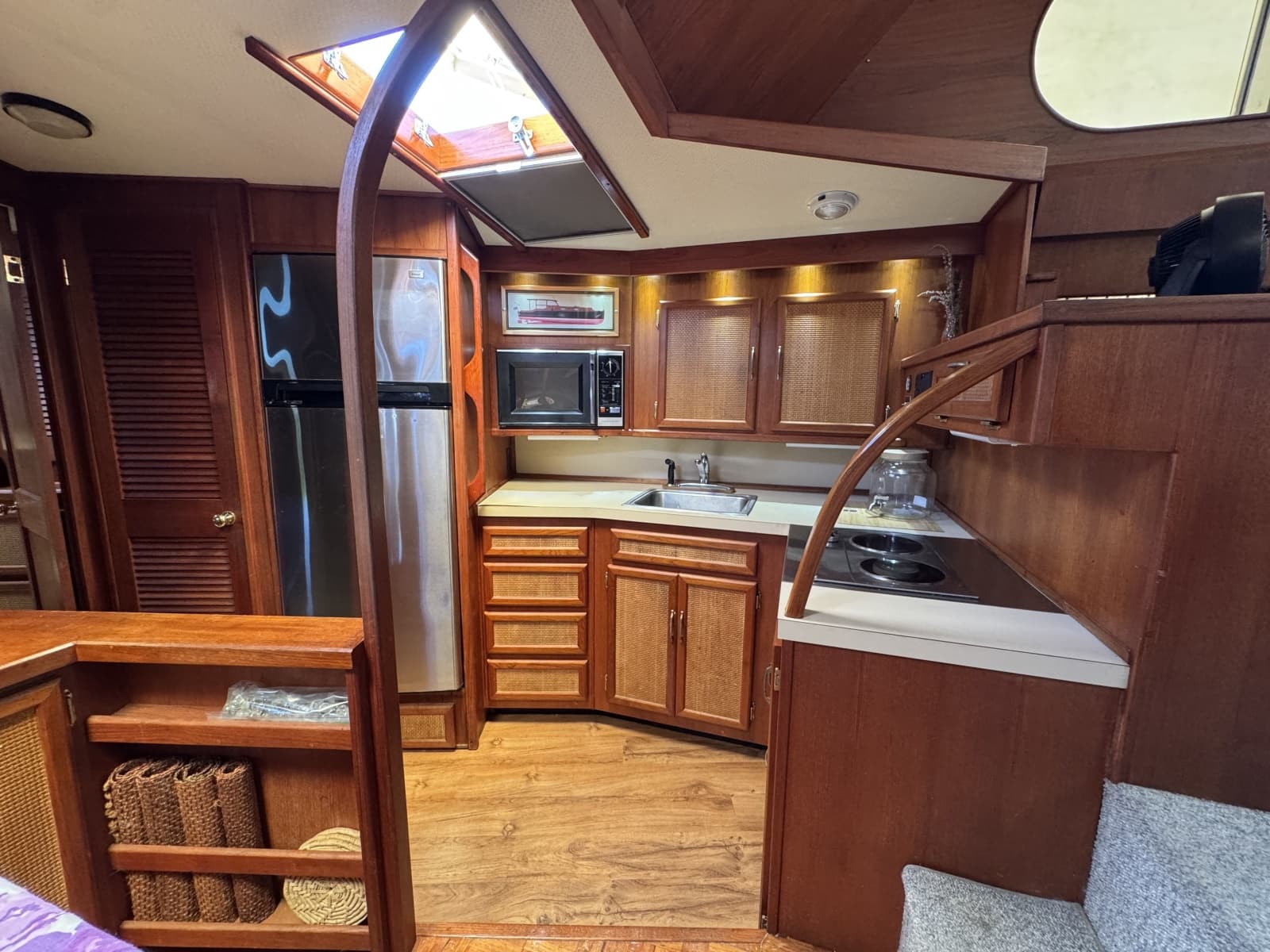 1984 Viking Aft Cabin Motor yacht - Photo 18