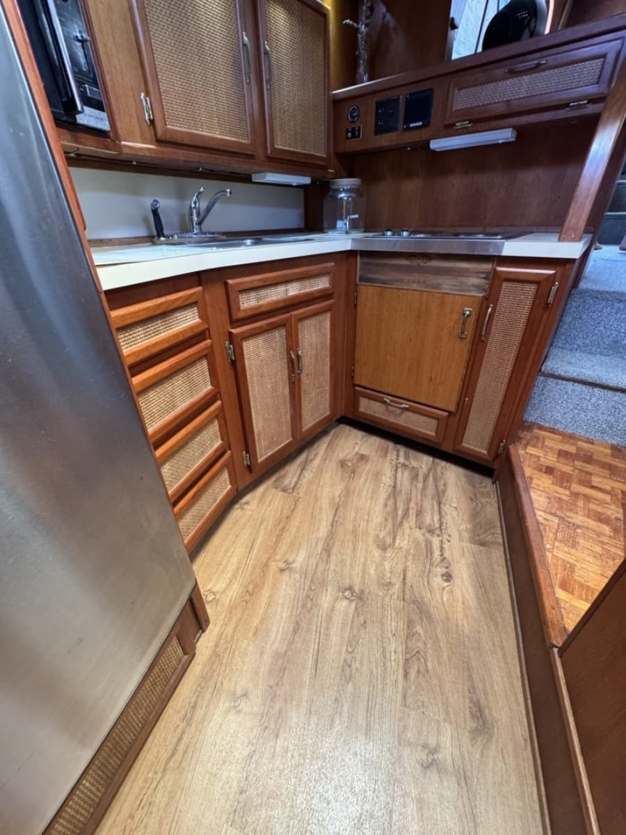 1984 Viking Aft Cabin Motor yacht - Photo 15