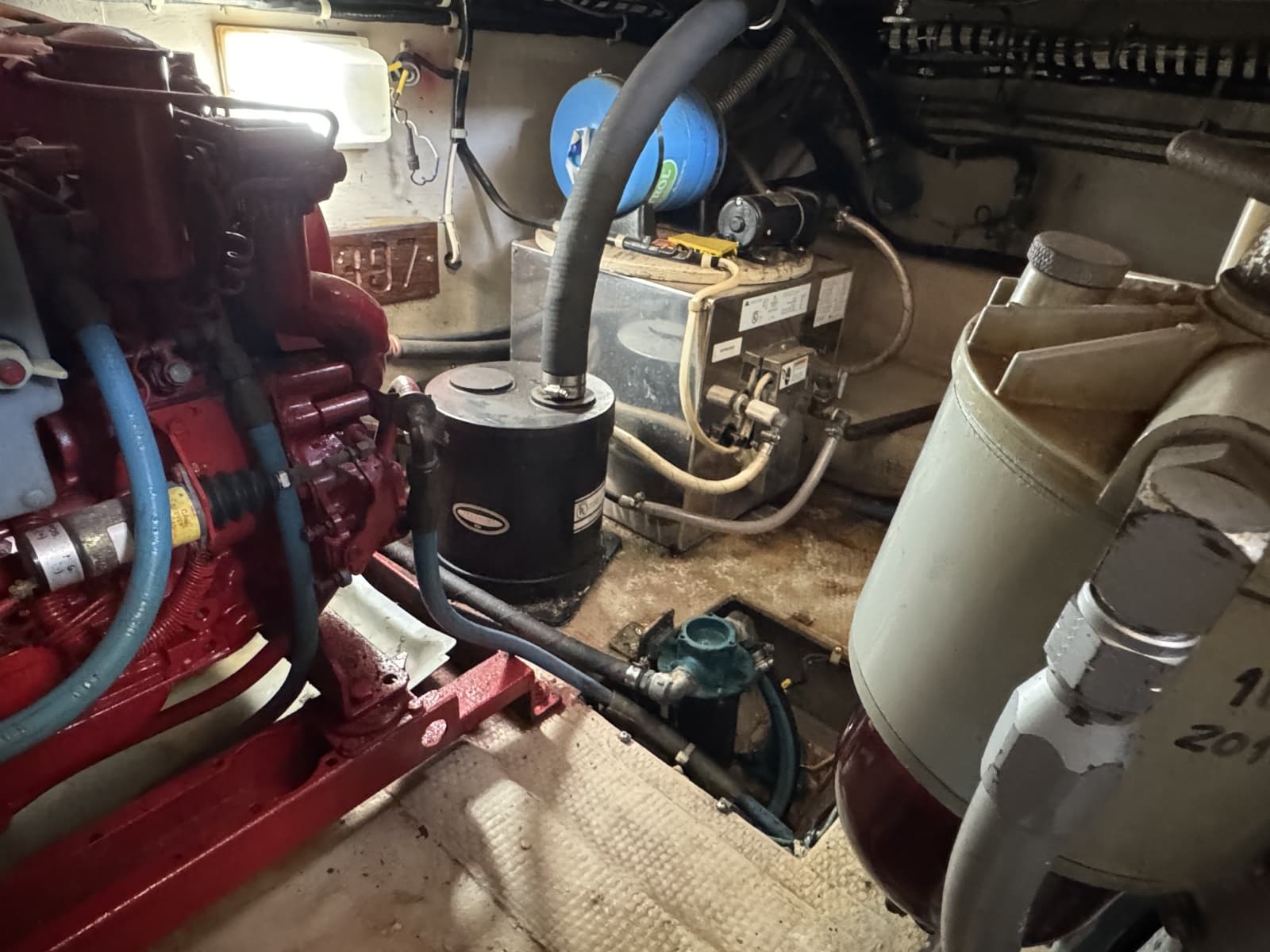 1984 Viking Aft Cabin Motor yacht - Photo 34