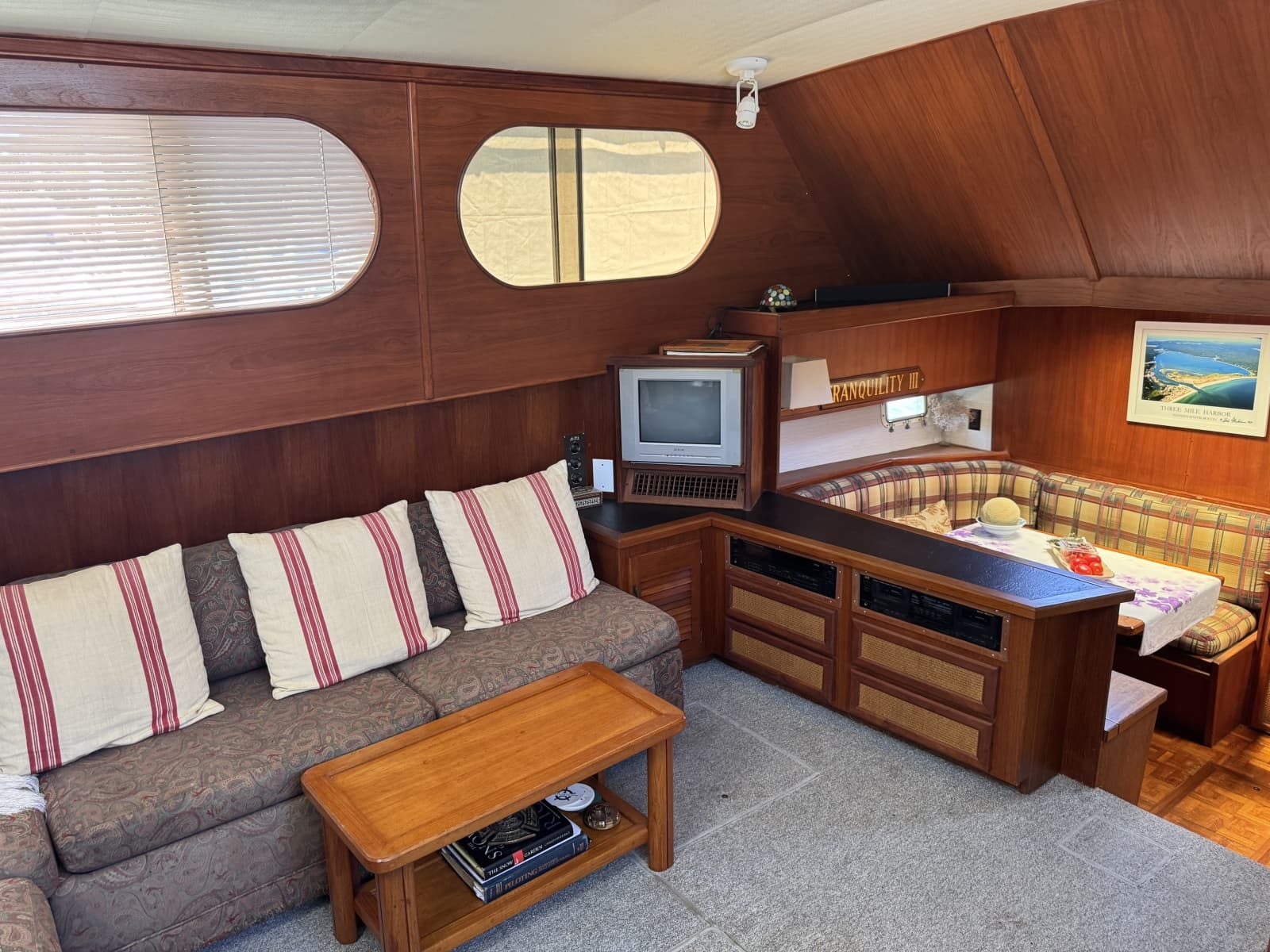 1984 Viking Aft Cabin Motor yacht - Photo 19