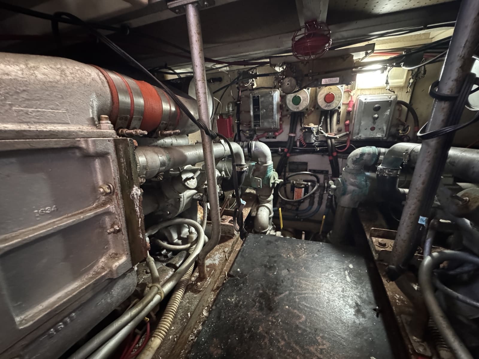 1984 Viking Aft Cabin Motor yacht - Photo 30