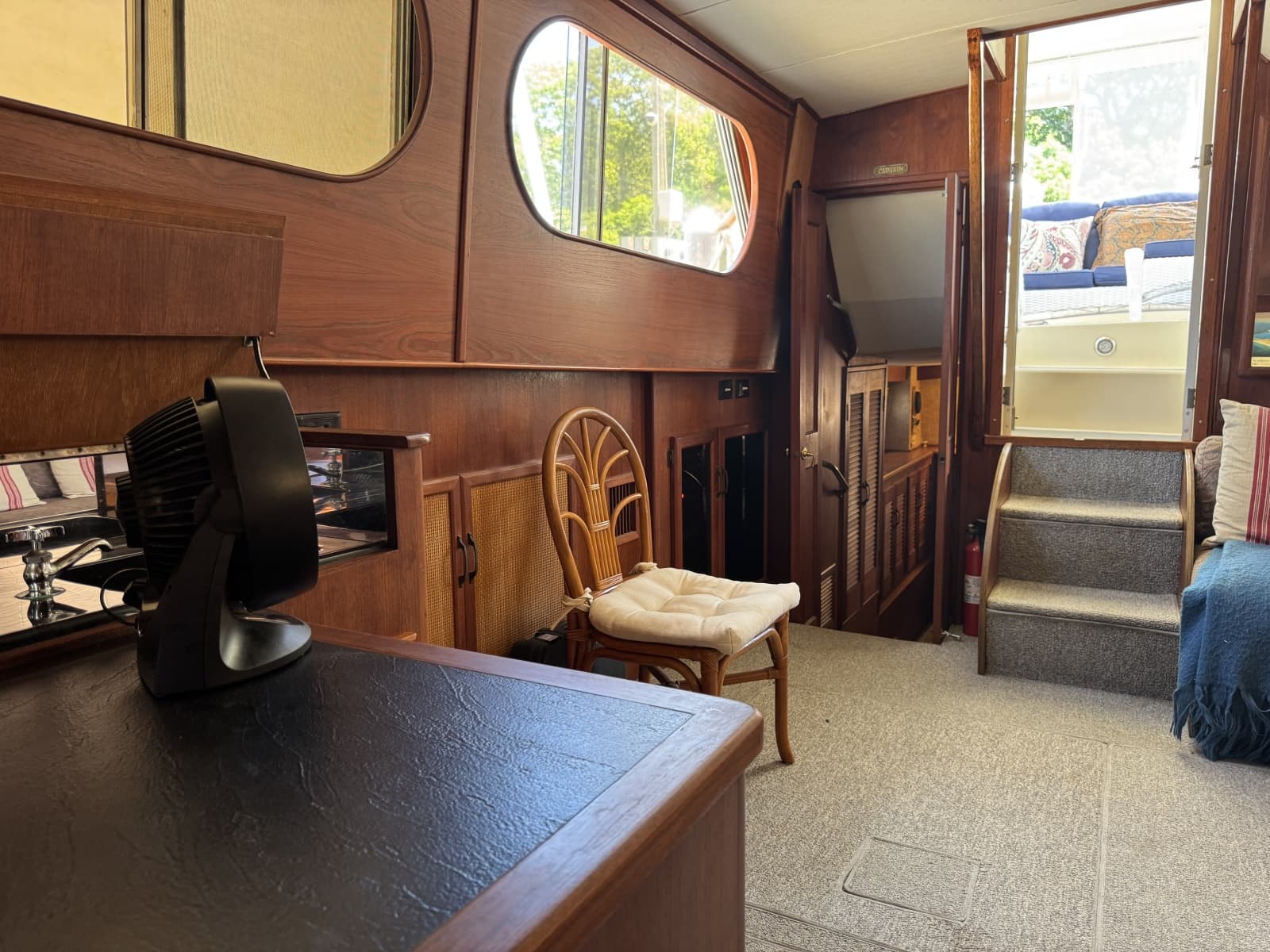 1984 Viking Aft Cabin Motor yacht - Photo 26