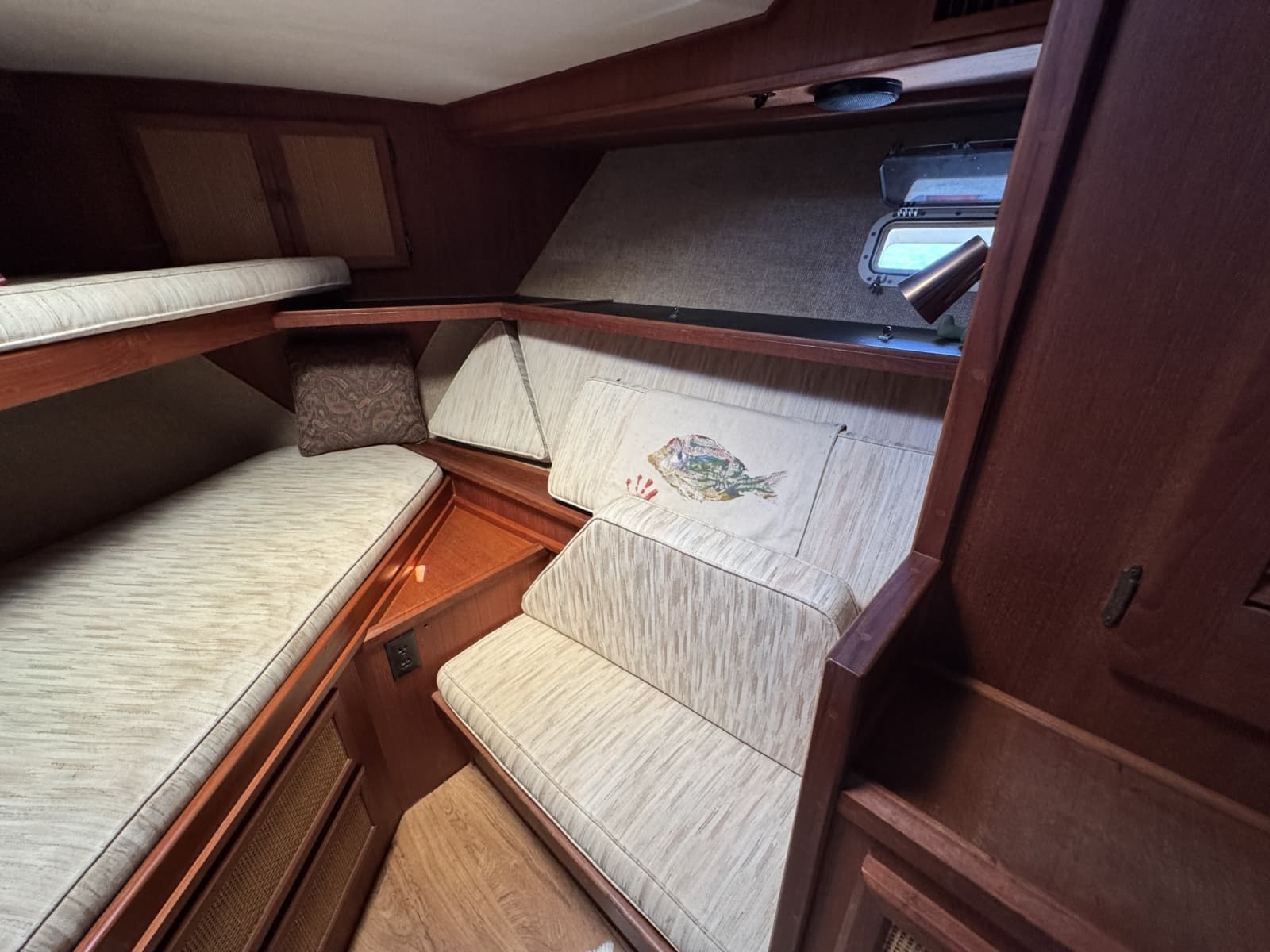 1984 Viking Aft Cabin Motor yacht - Photo 11