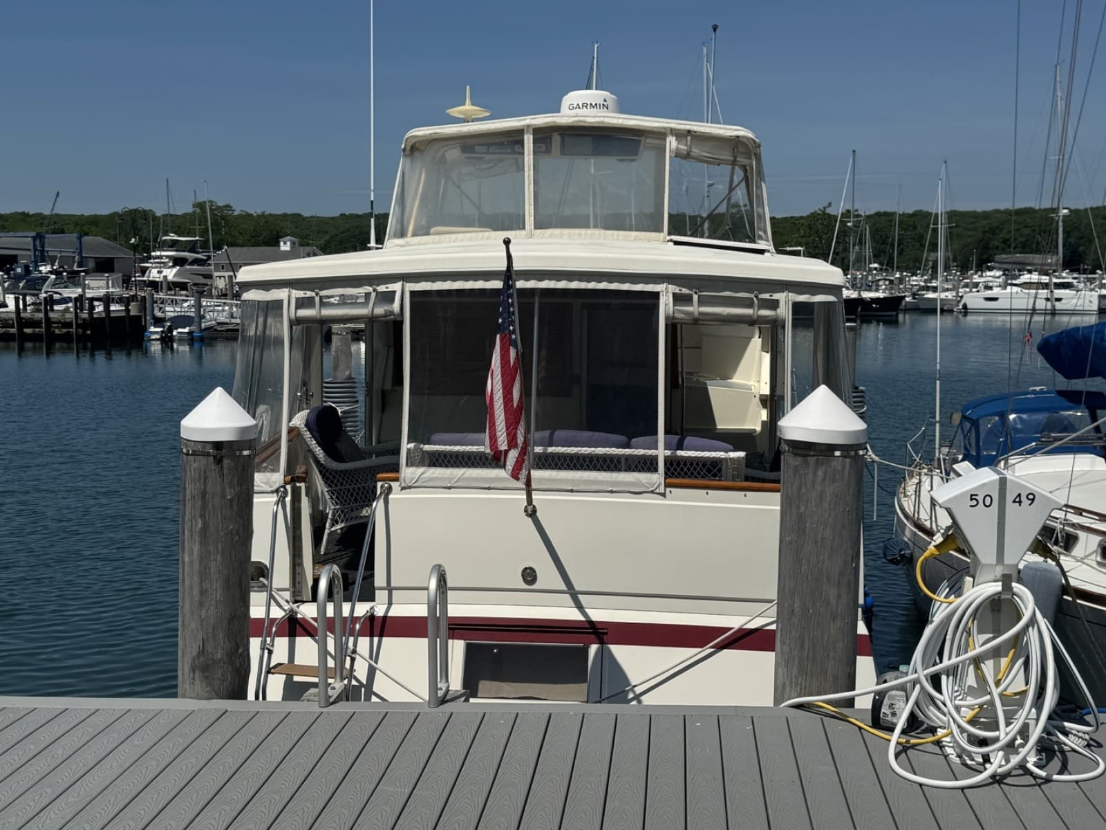 1984 Viking Aft Cabin Motor yacht - Photo 2