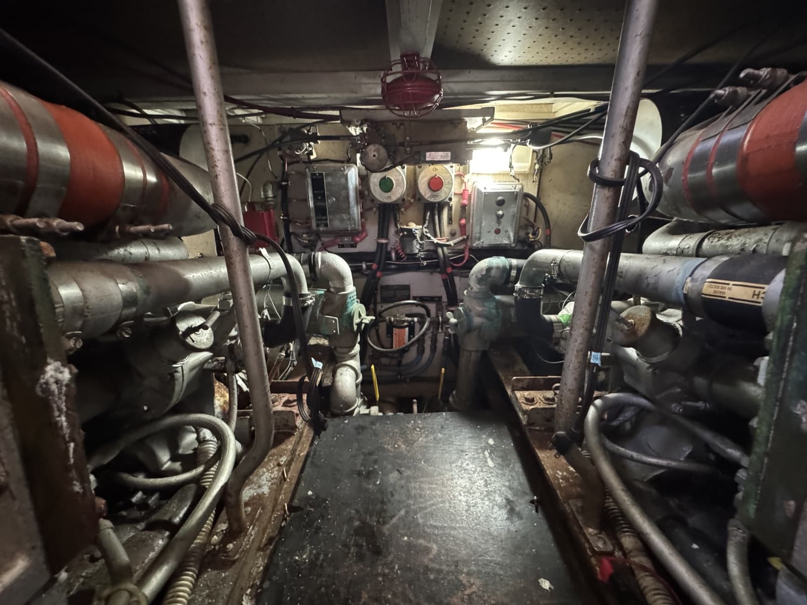 1984 Viking Aft Cabin Motor yacht - Photo 31