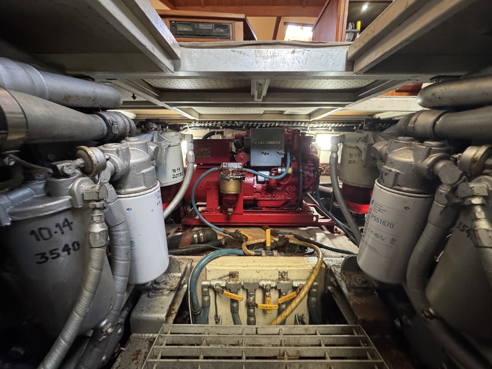 1984 Viking Aft Cabin Motor yacht - Photo 33