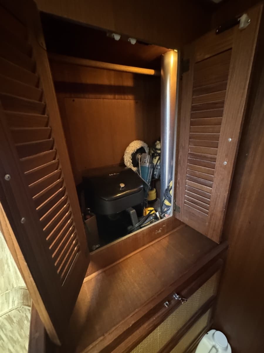 1984 Viking Aft Cabin Motor yacht - Photo 10