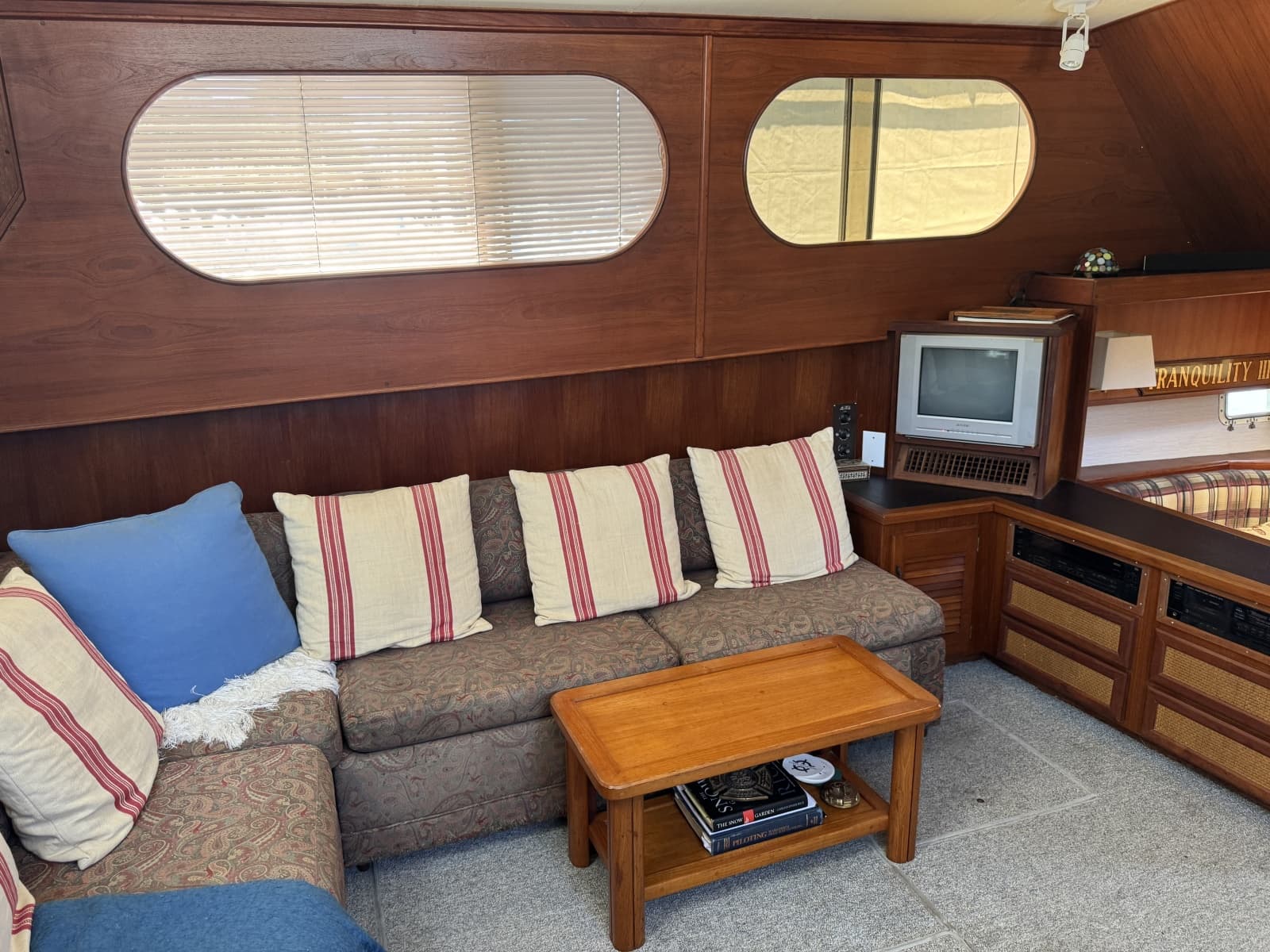 1984 Viking Aft Cabin Motor yacht - Photo 25