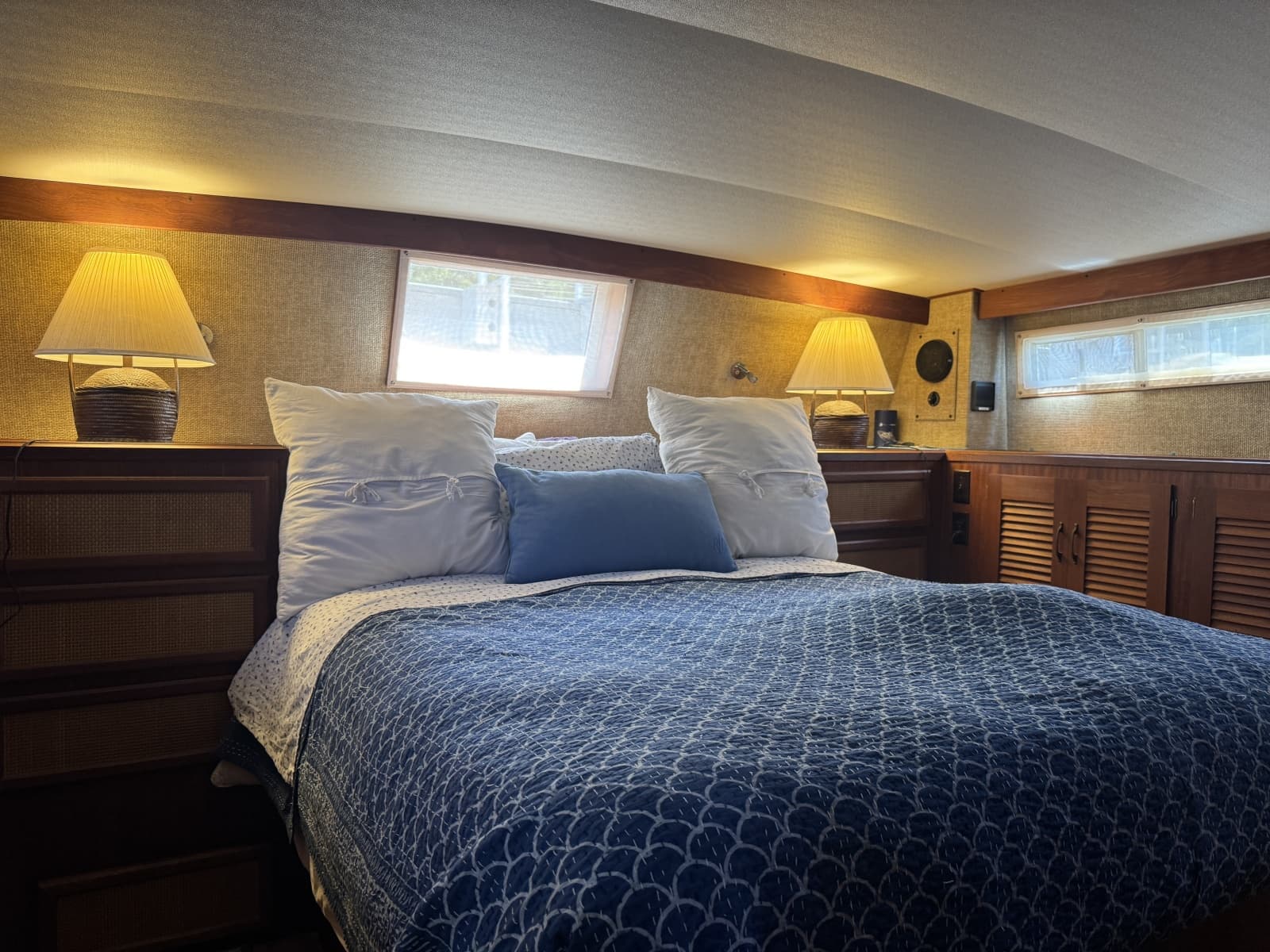1984 Viking Aft Cabin Motor yacht - Photo 23