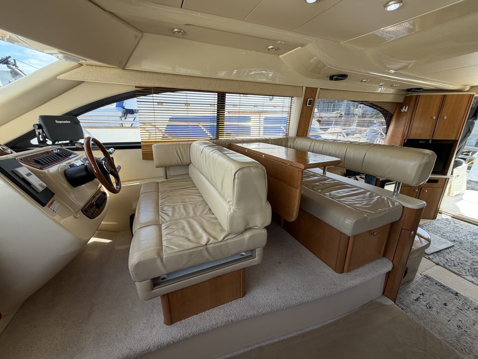 2004 Meridian 411 - Photo 16