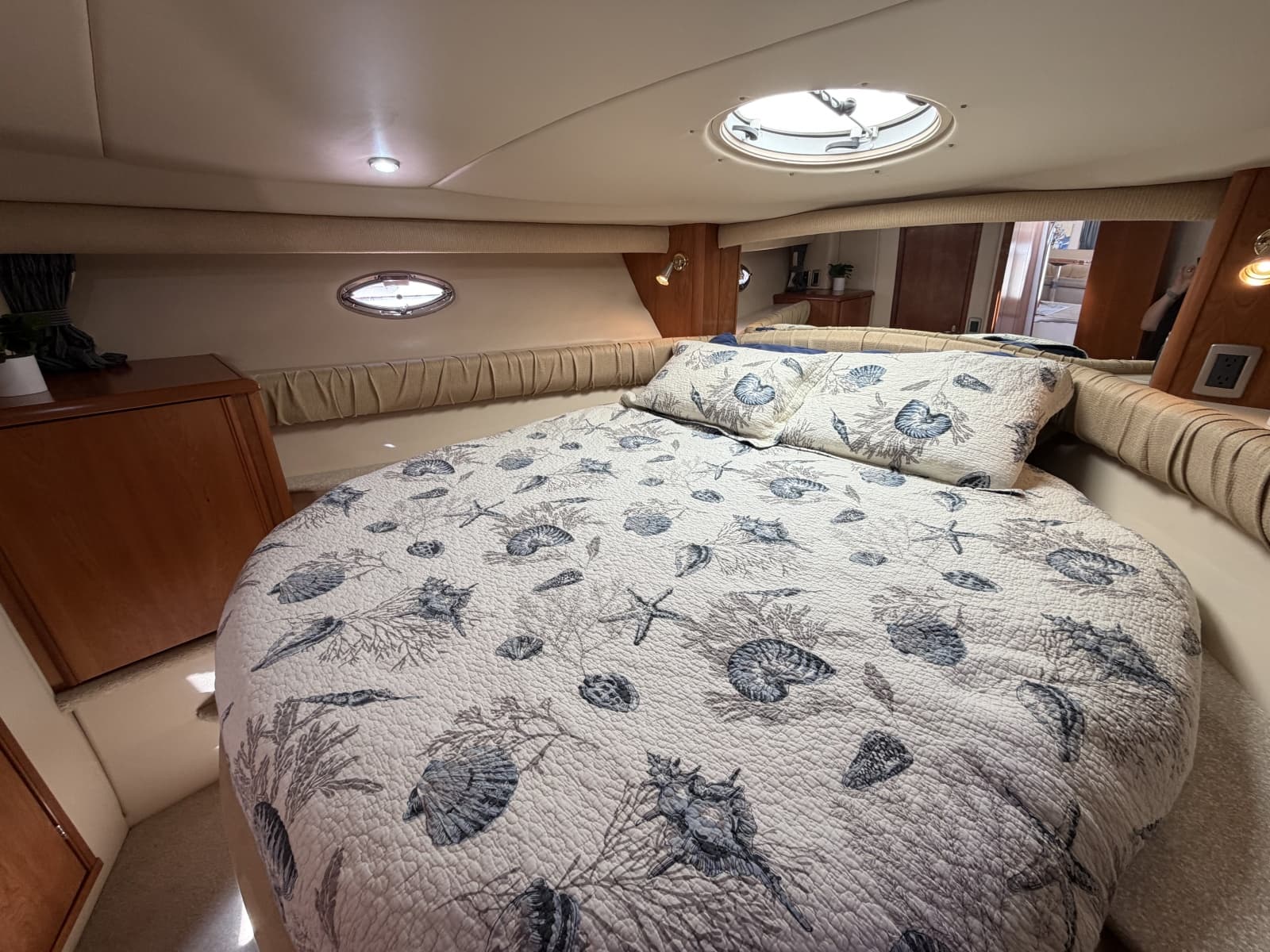 2004 Meridian 411 - Photo 20