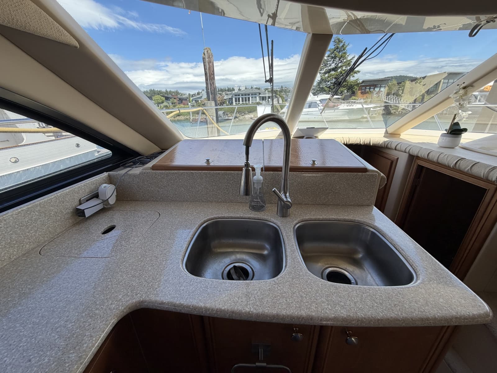 2004 Meridian 411 - Photo 13