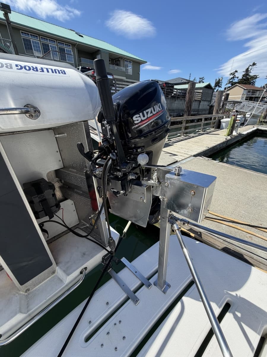 2004 Meridian 411 - Photo 35