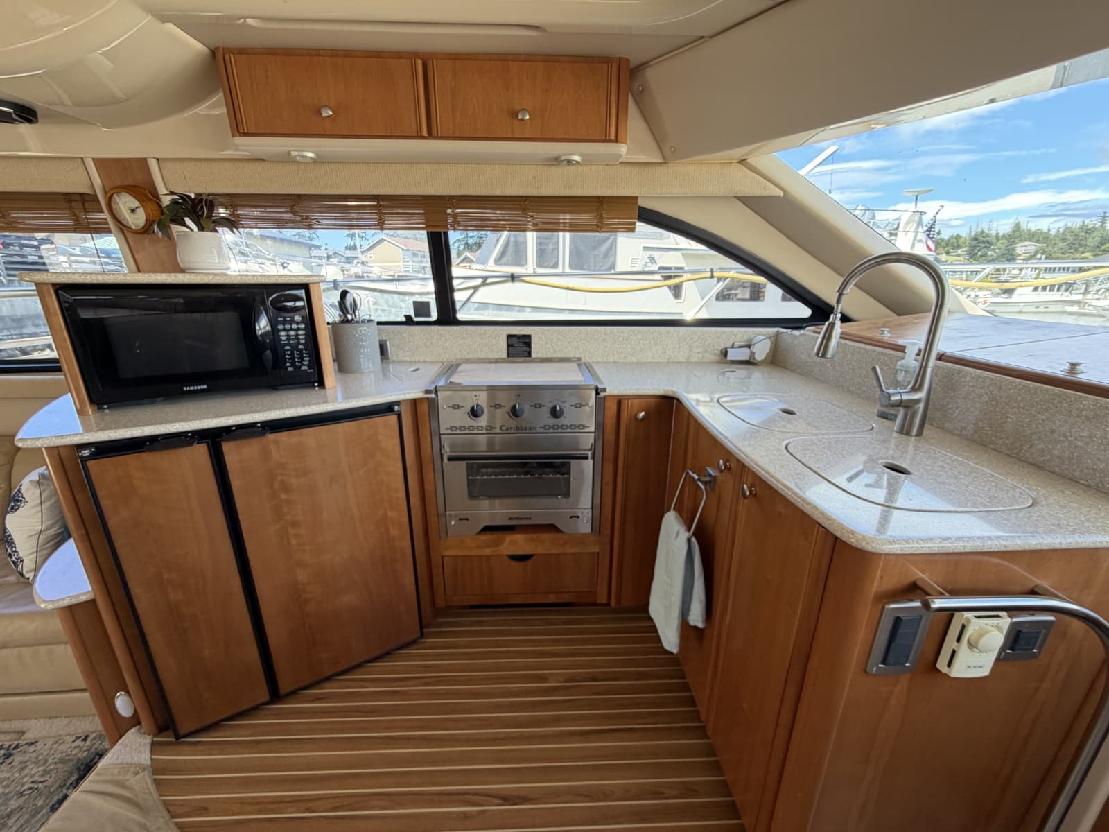 2004 Meridian 411 - Photo 11
