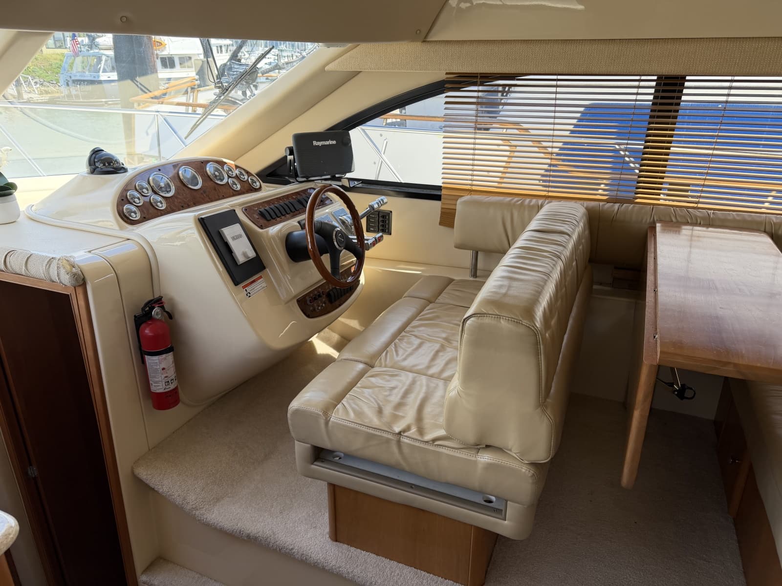 2004 Meridian 411 - Photo 15