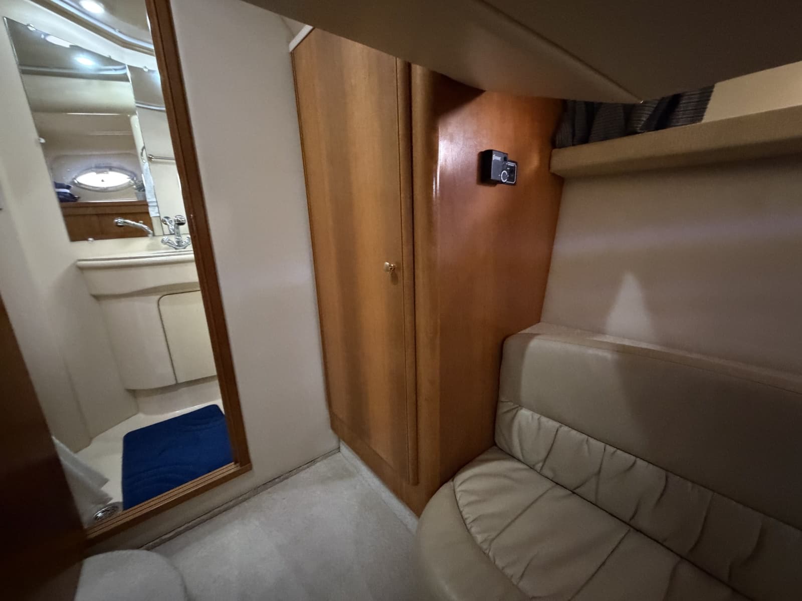 2004 Meridian 411 - Photo 29