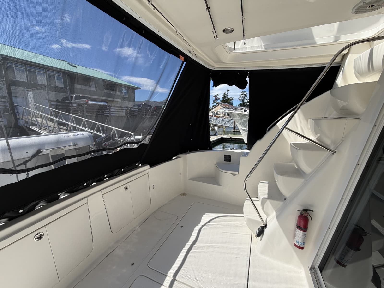 2004 Meridian 411 - Photo 32