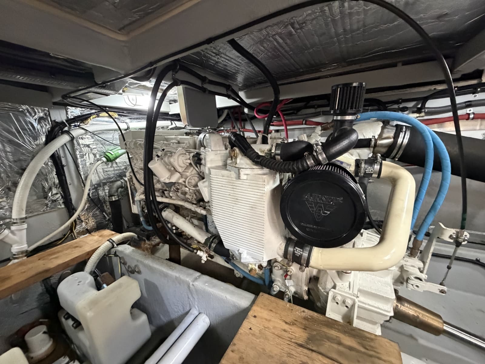 2004 Meridian 411 - Photo 45