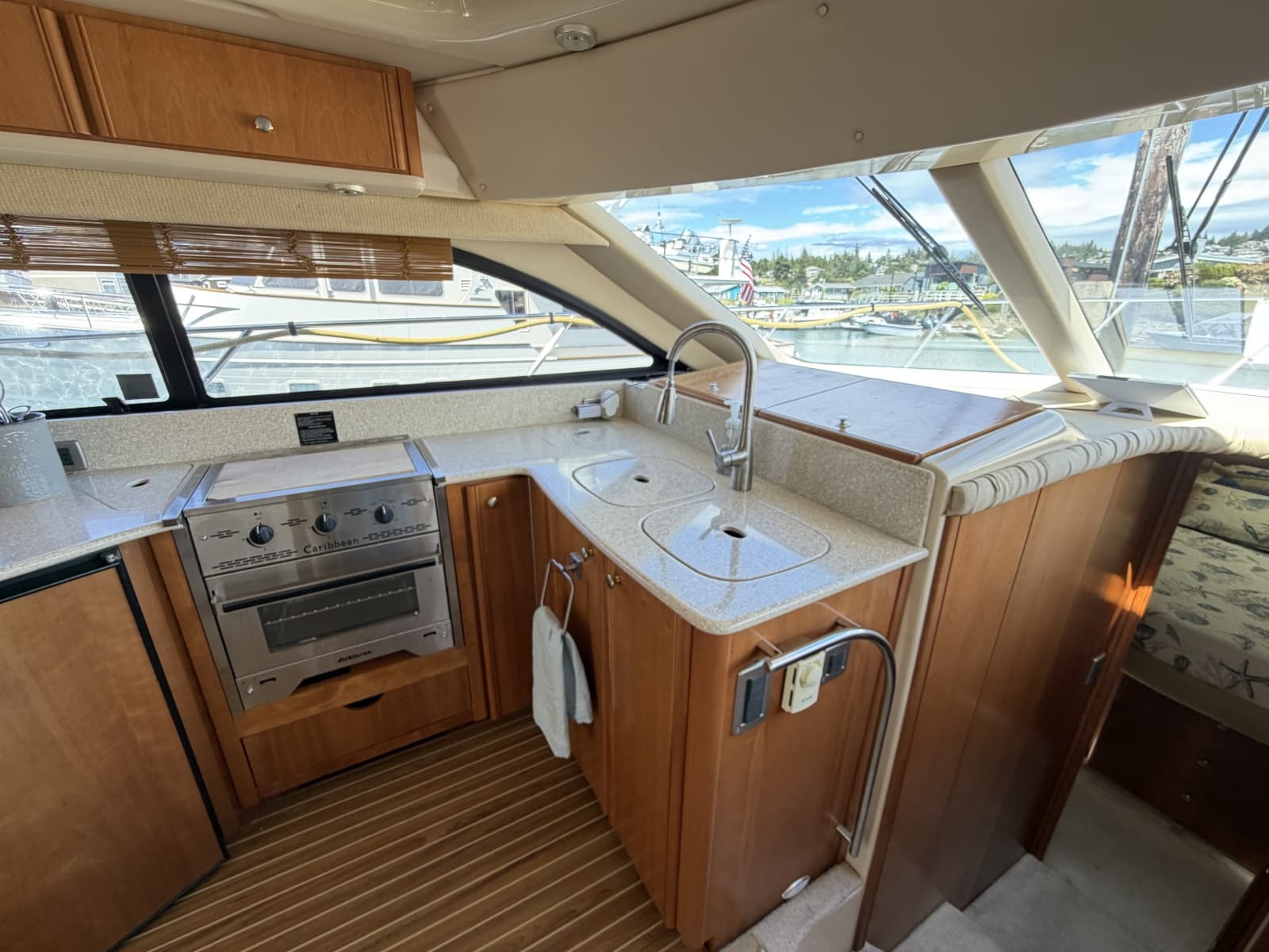 2004 Meridian 411 - Photo 10