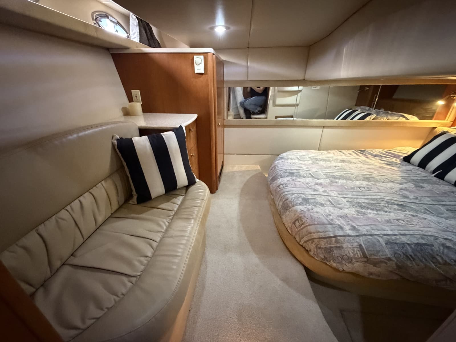 2004 Meridian 411 - Photo 26