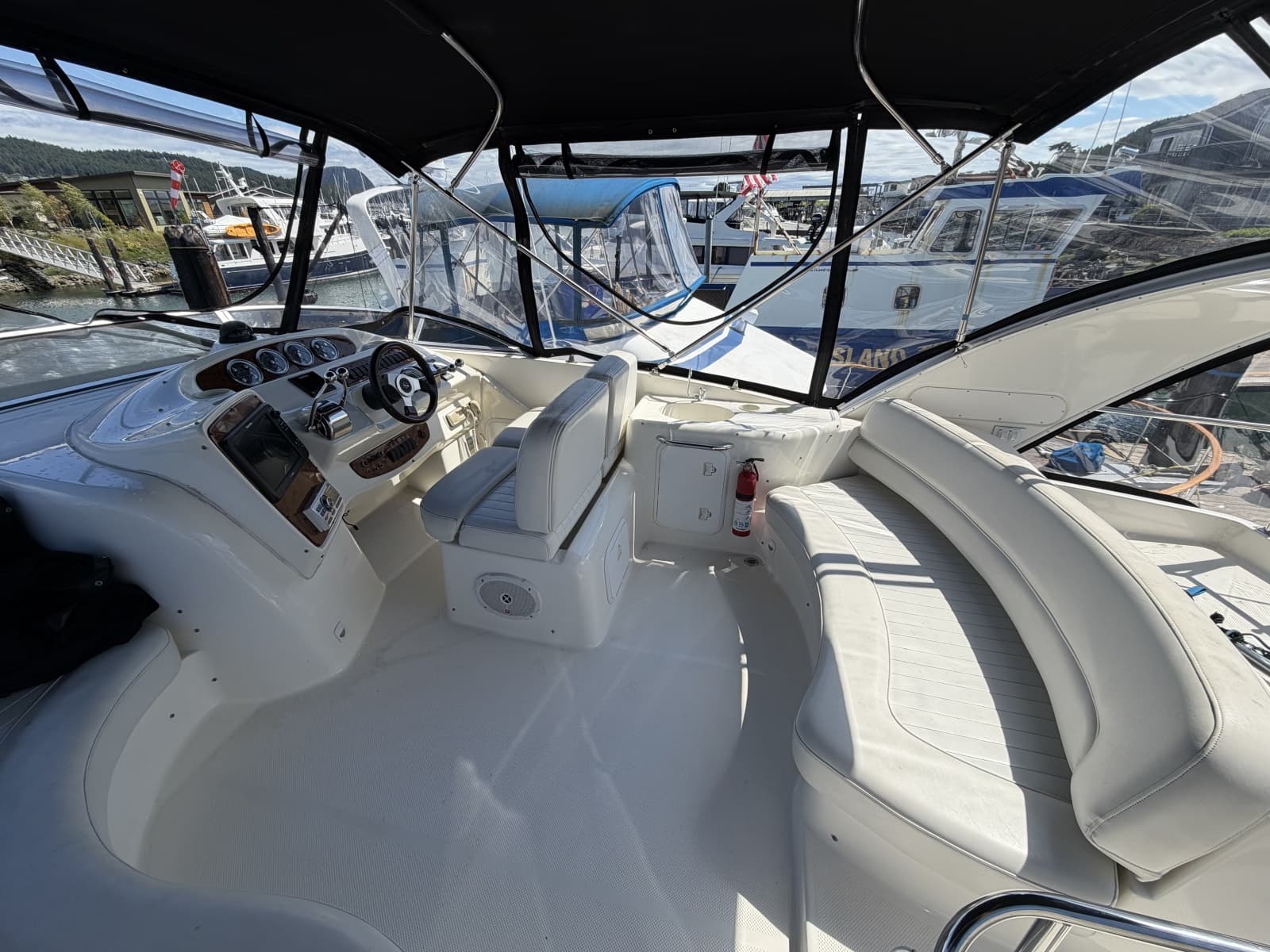 2004 Meridian 411 - Photo 39