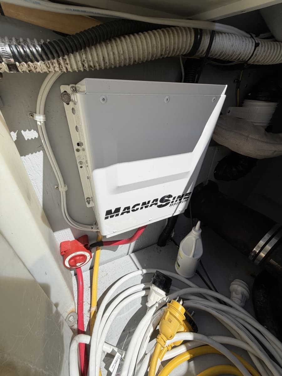 2004 Meridian 411 - Photo 42