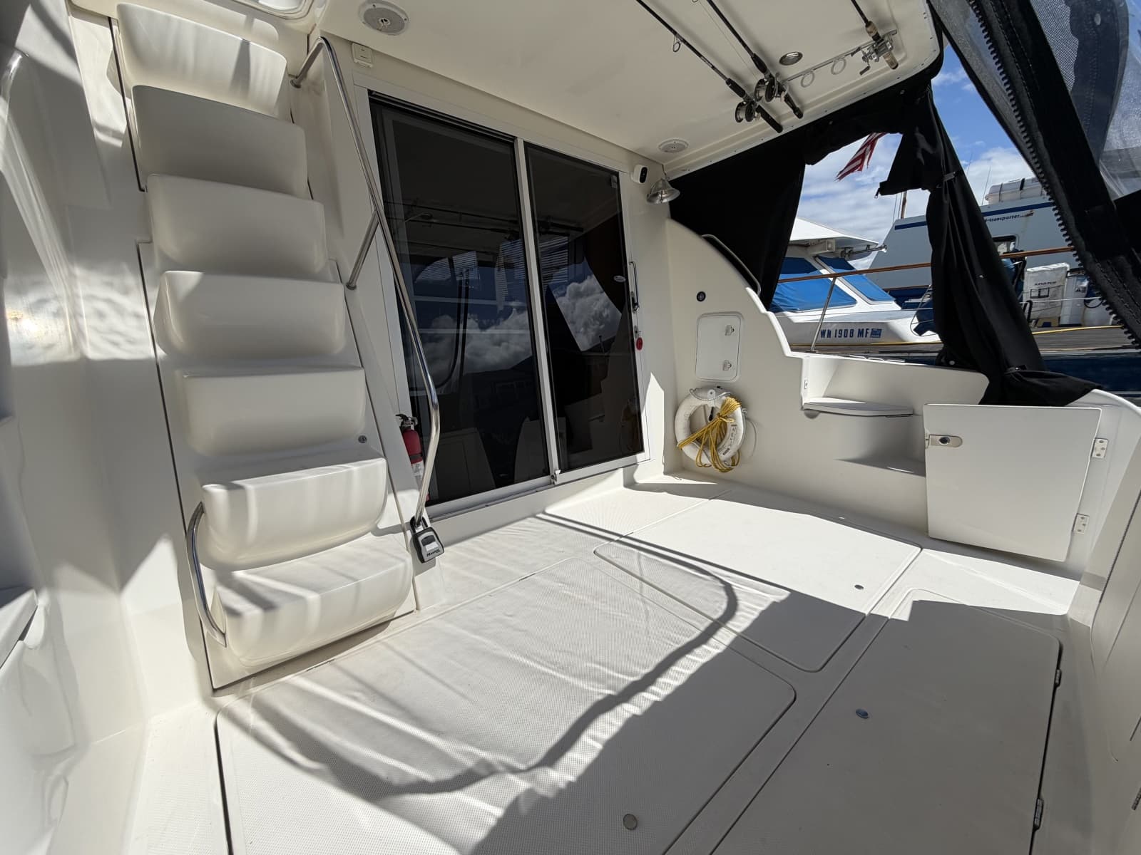 2004 Meridian 411 - Photo 31