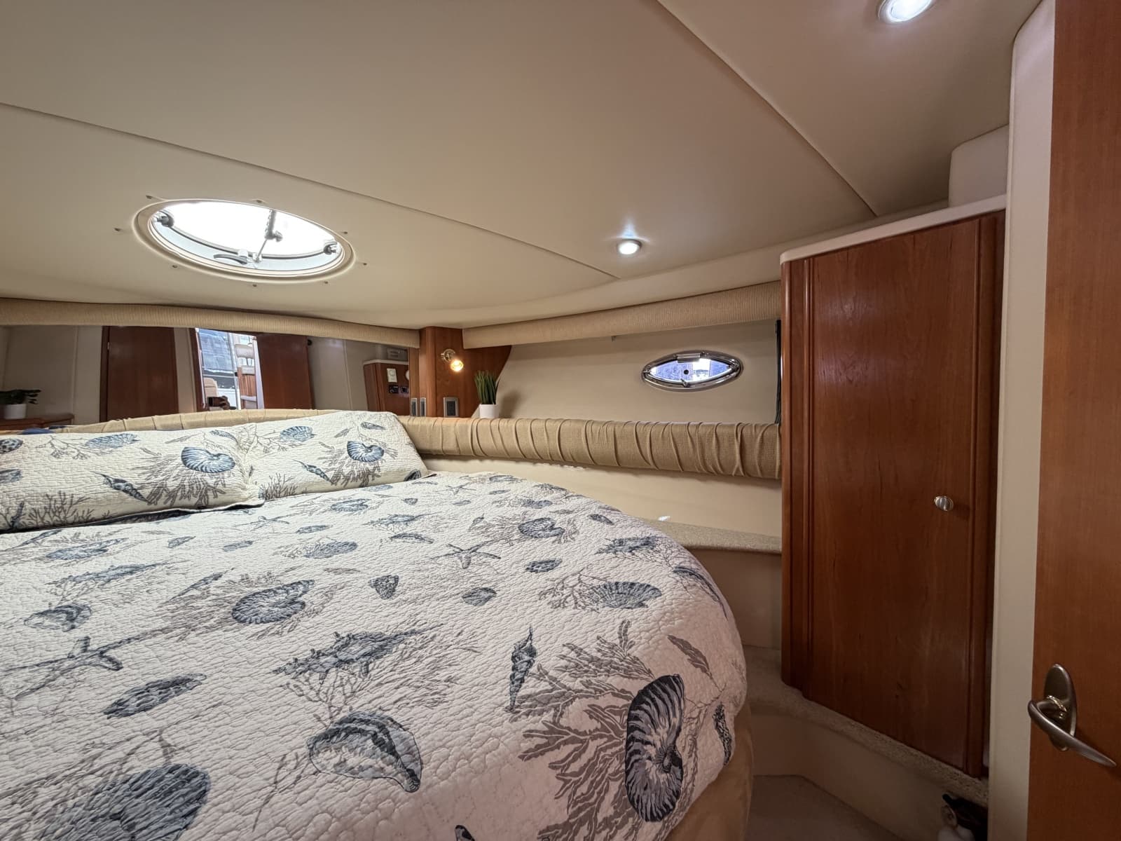 2004 Meridian 411 - Photo 21