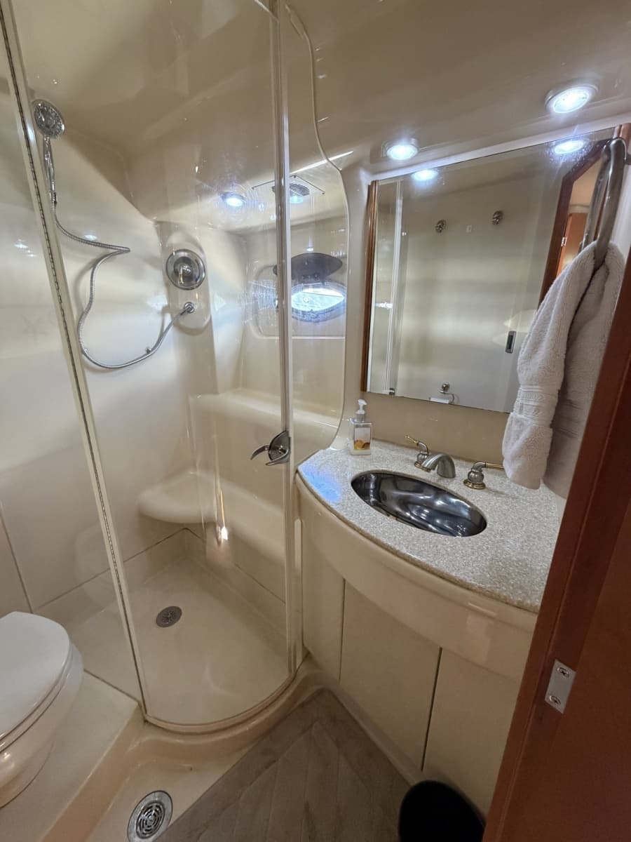 2004 Meridian 411 - Photo 23