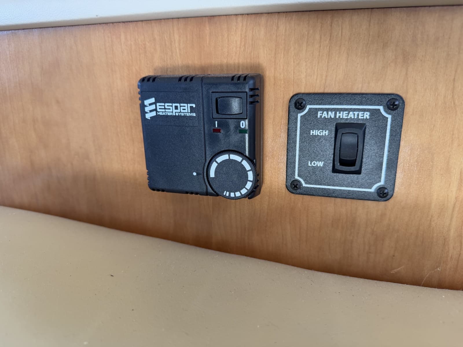 2004 Meridian 411 - Photo 8