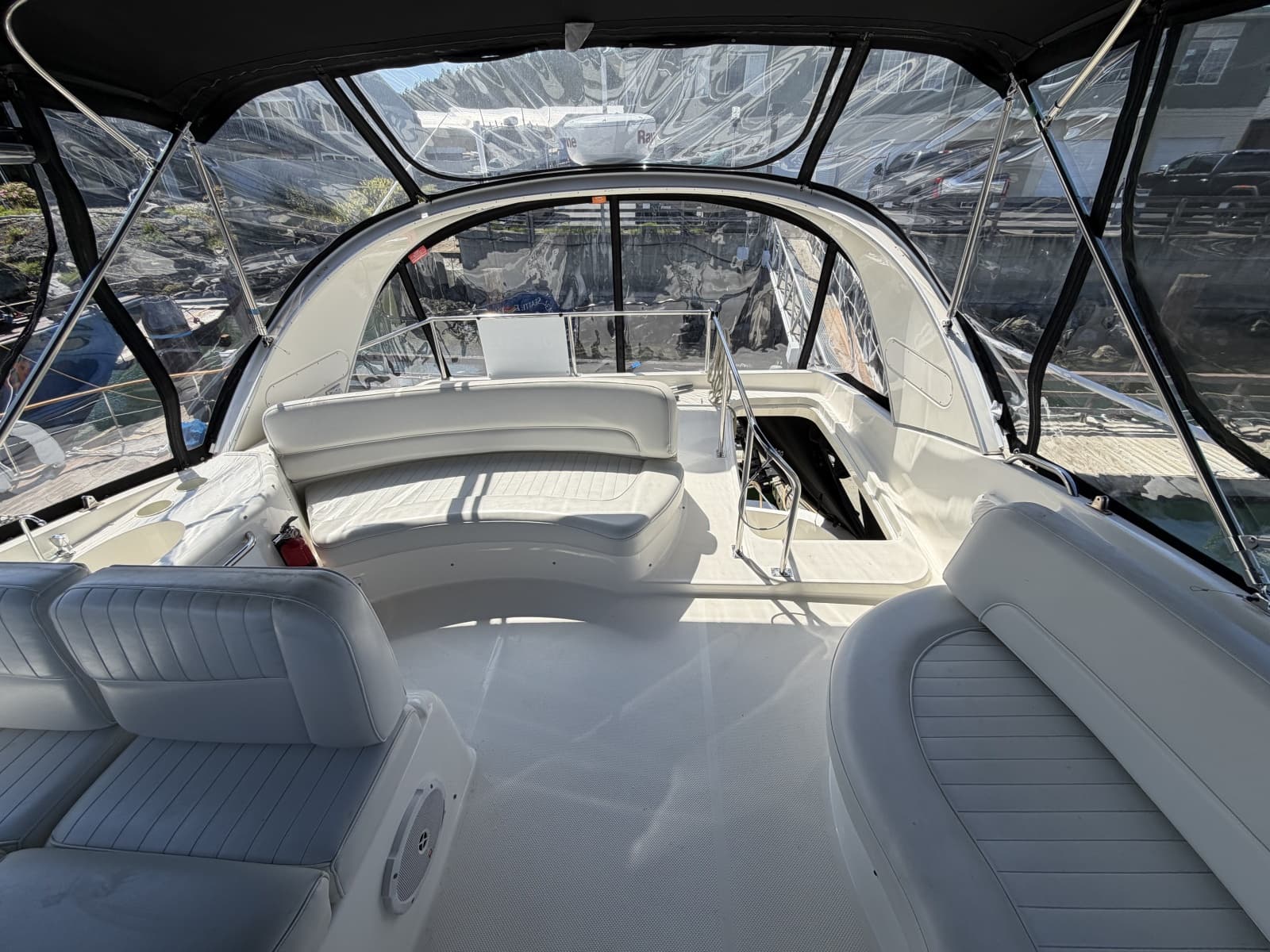 2004 Meridian 411 - Photo 36