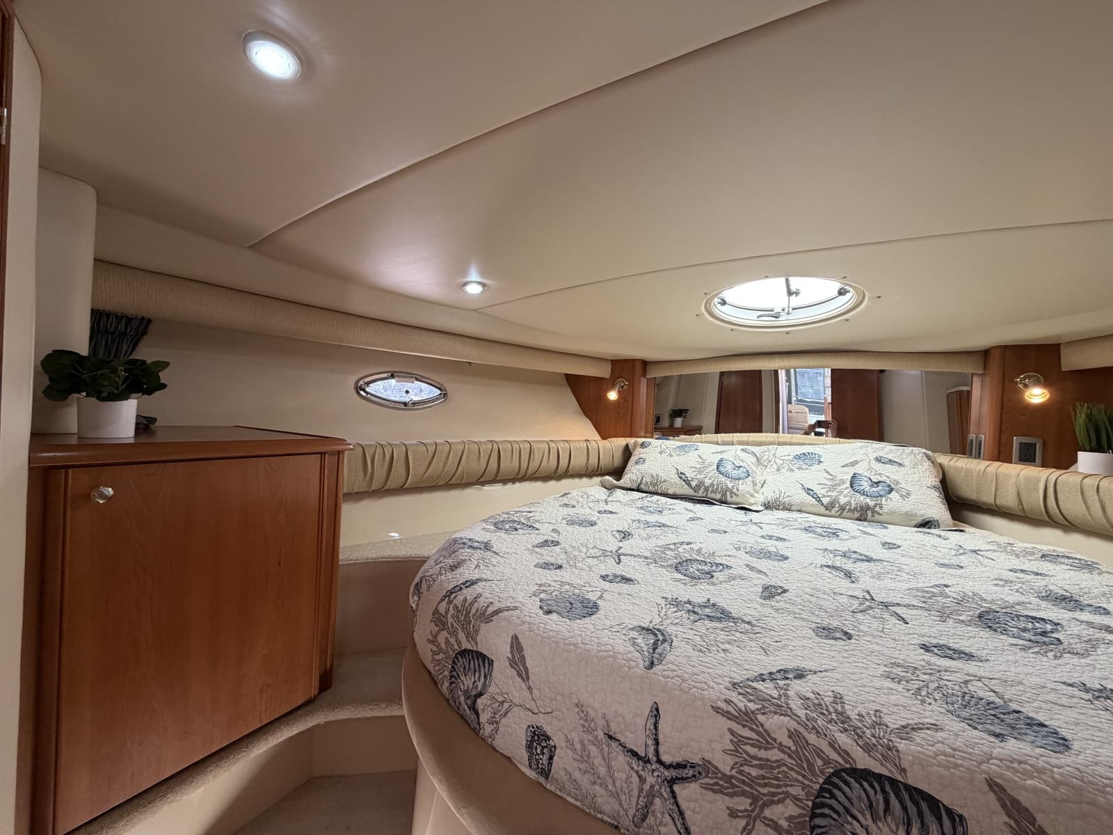 2004 Meridian 411 - Photo 22