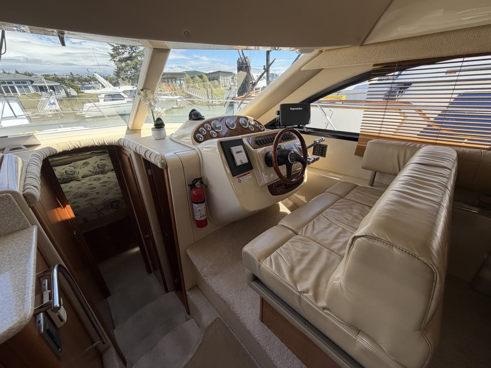 2004 Meridian 411 - Photo 17