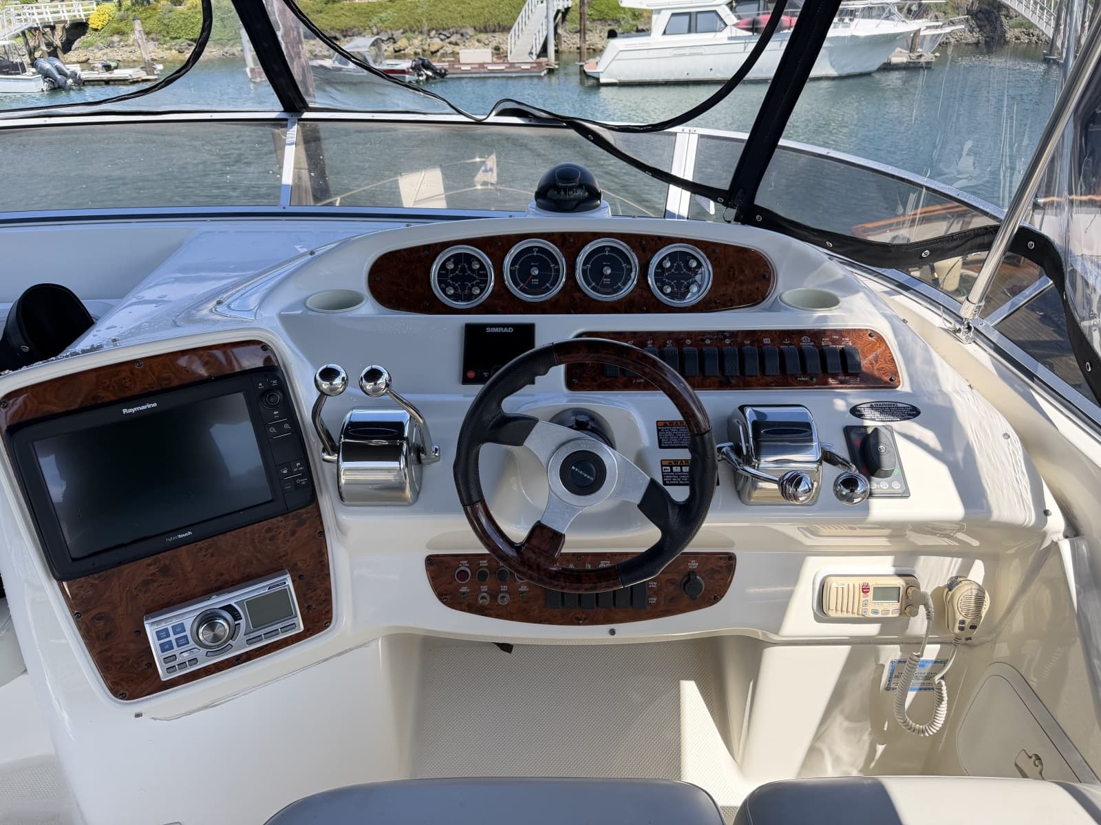 2004 Meridian 411 - Photo 37