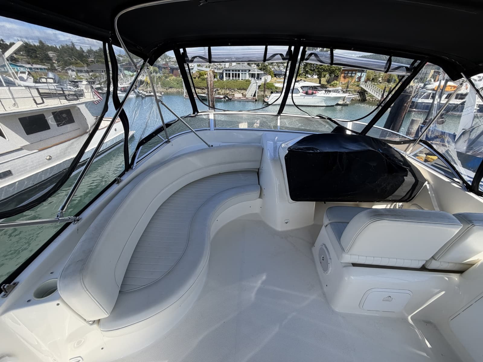 2004 Meridian 411 - Photo 38