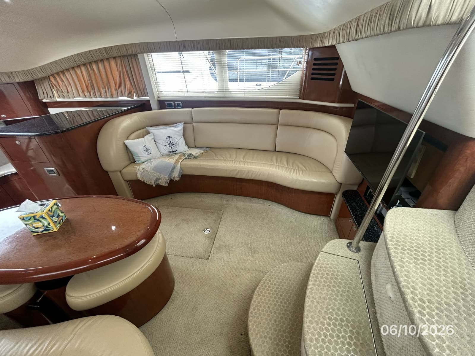 2004 Sea Ray 390 - Photo 40