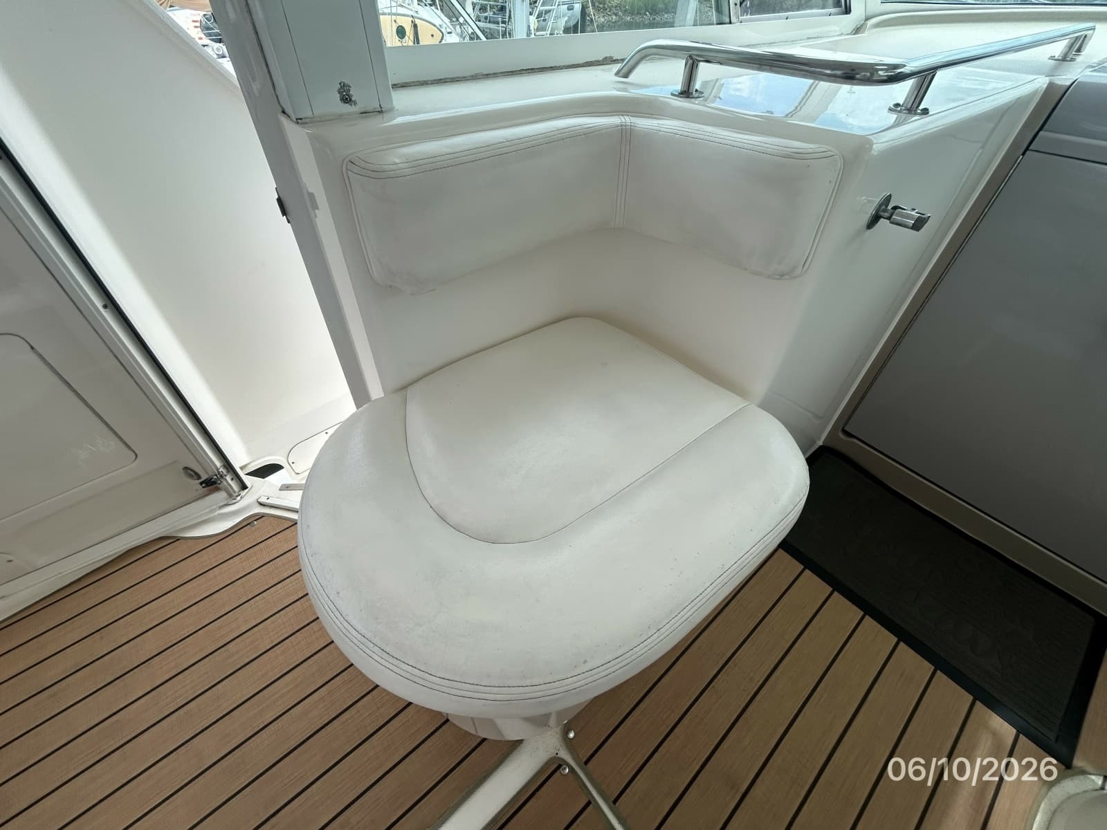 2004 Sea Ray 390 - Photo 32