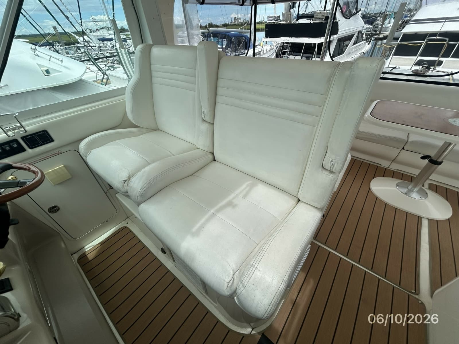 2004 Sea Ray 390 - Photo 24