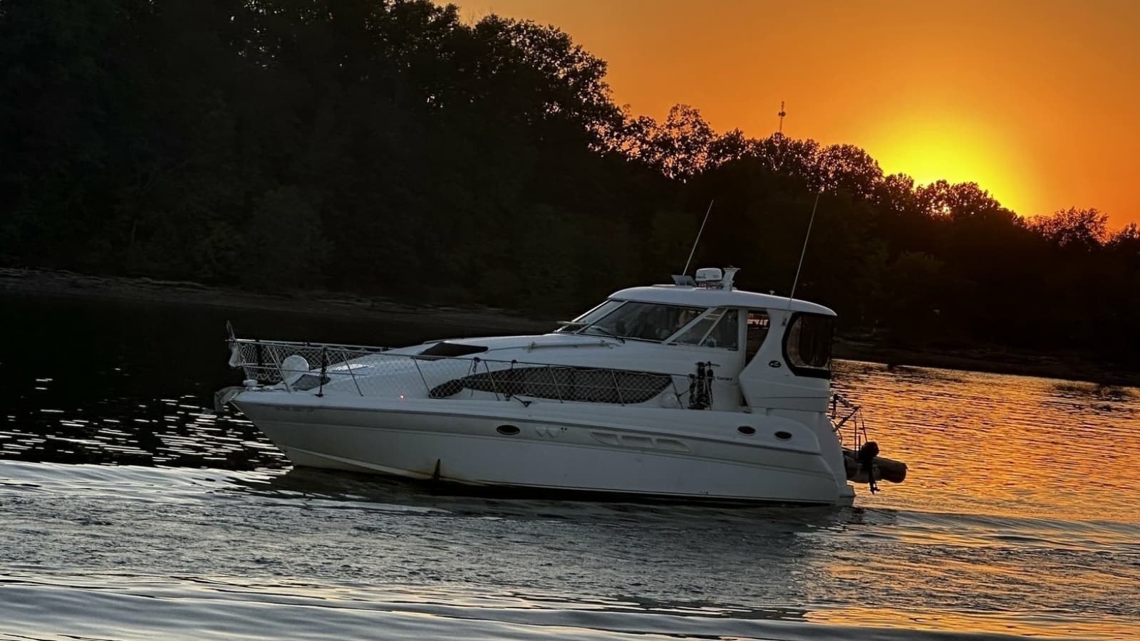 2004 Sea Ray 390 - Photo 2