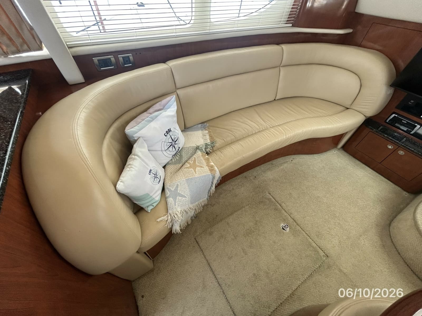 2004 Sea Ray 390 - Photo 42