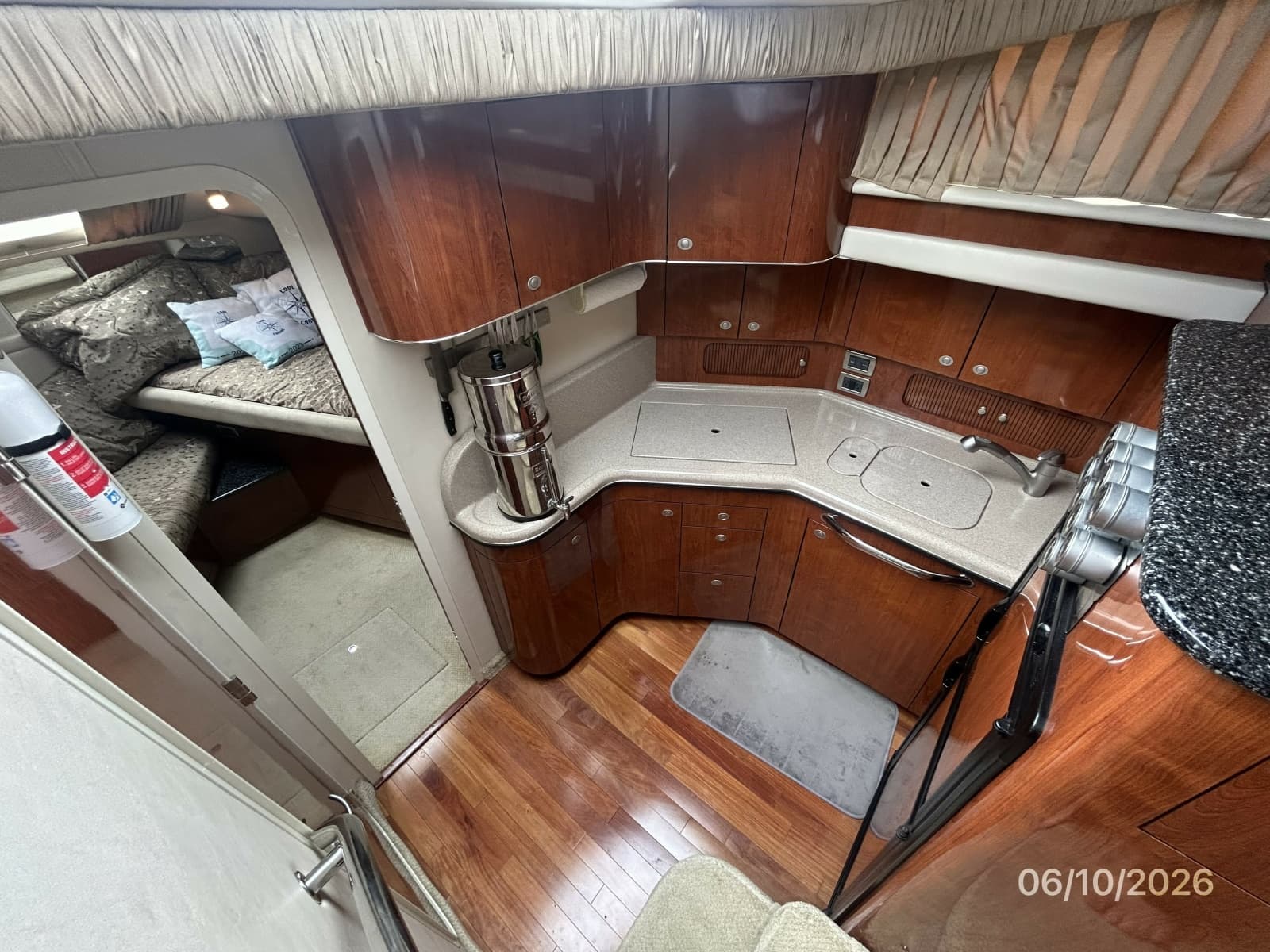 2004 Sea Ray 390 - Photo 44