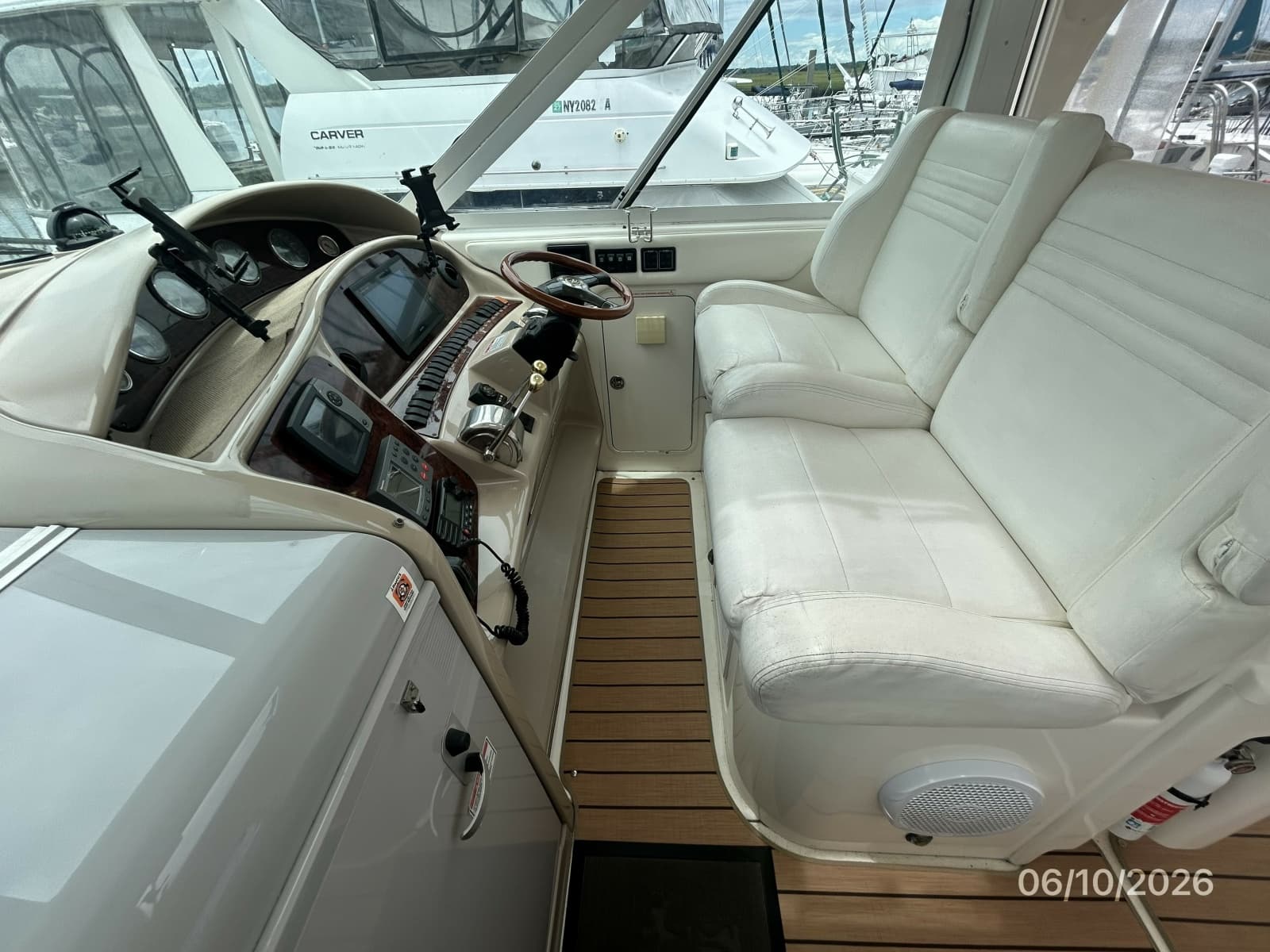 2004 Sea Ray 390 - Photo 21