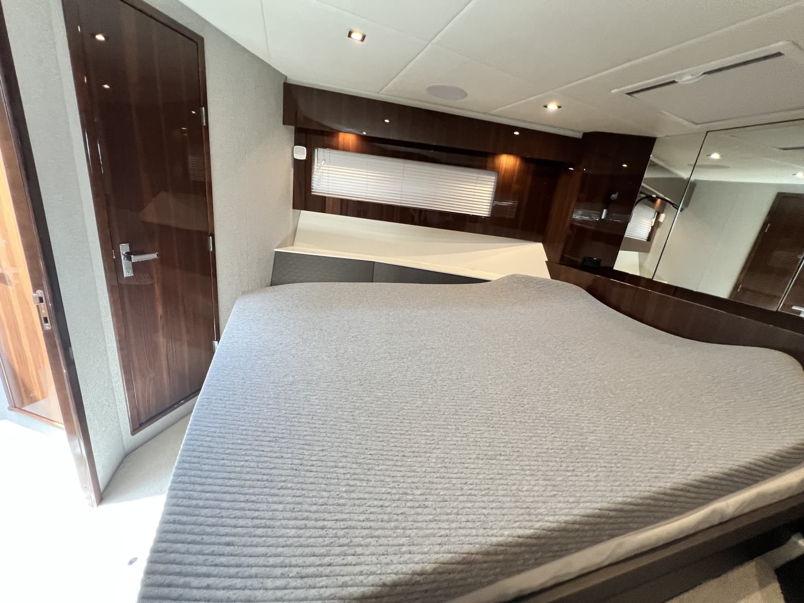 2021 Cruisers Yachts 50 Cantius - Photo 32
