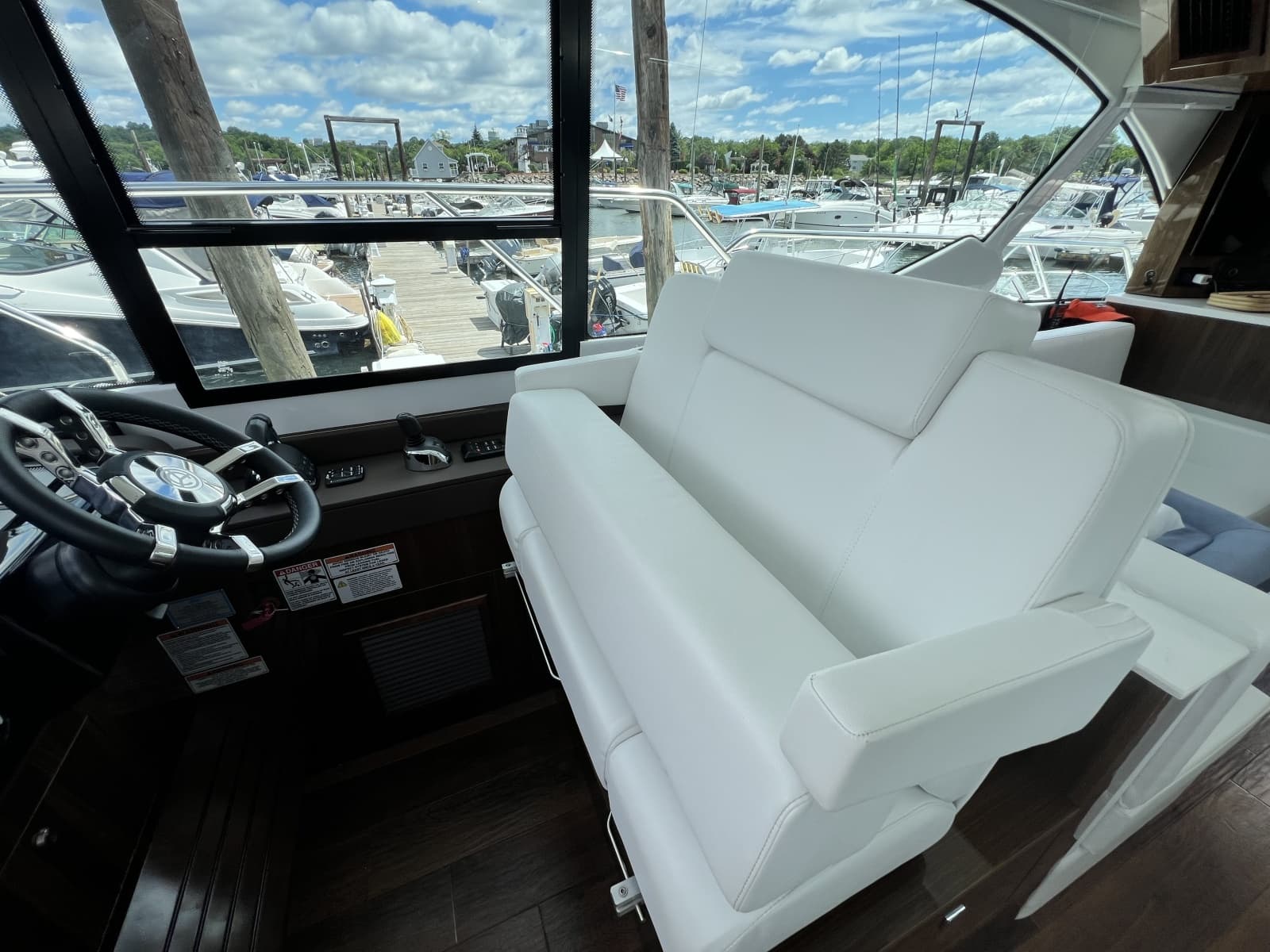 2021 Cruisers Yachts 50 Cantius - Photo 19